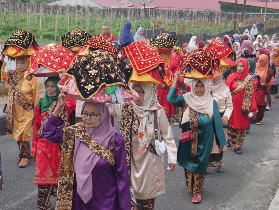 Suasana kegiatan seni budaya lokal digelar warga Gantiang, Gunuang di HUT Kemerdekaan RI ke 81.